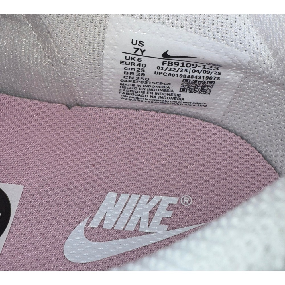Nike Dunk Low GS Triple Pink Barbie White Hyper Pink FB9109-125 Size 7Y - Picture 3 of 4